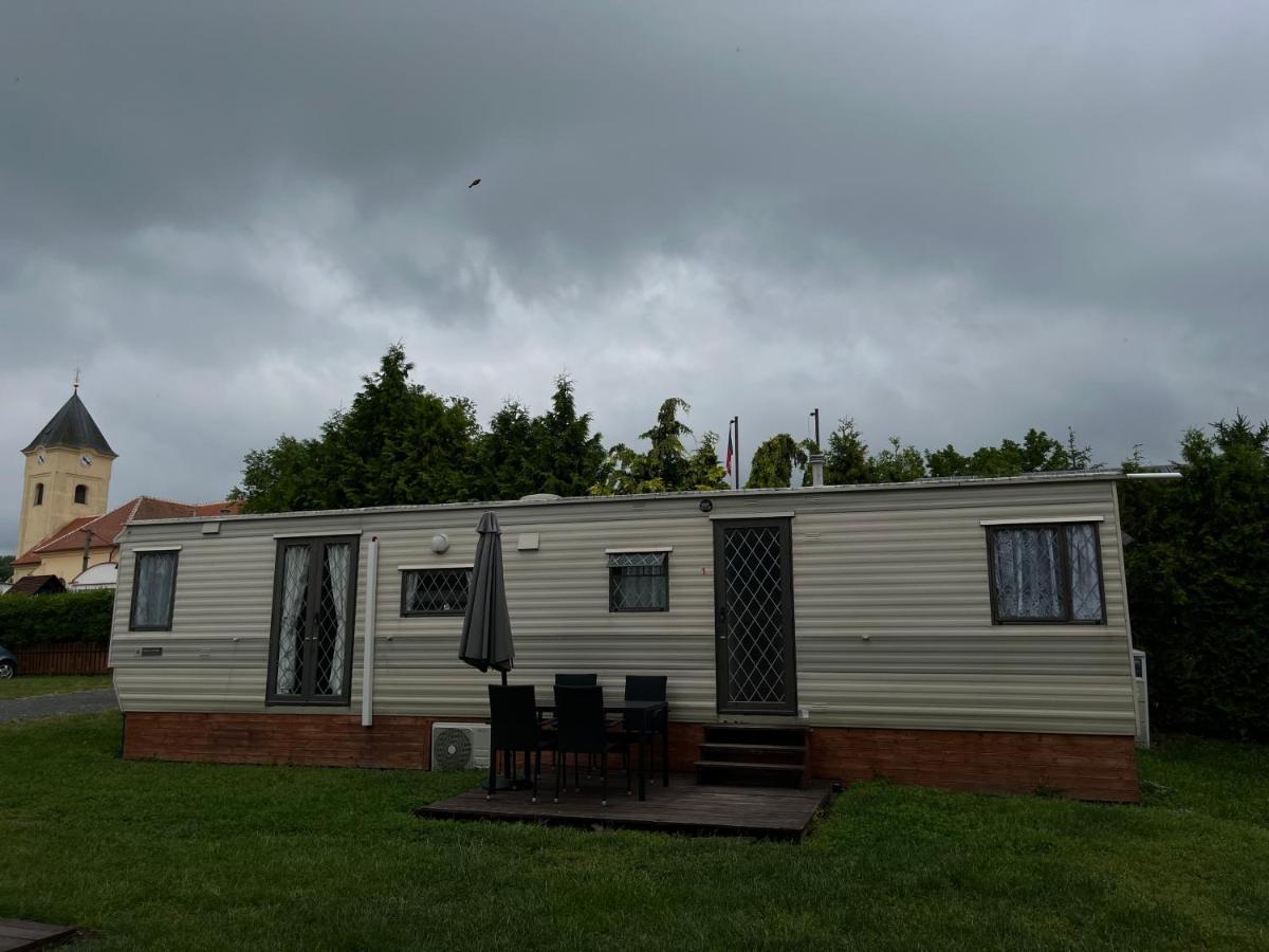 Autocamp Free Star - Mobilheimy Apartman Strachotin Kültér fotó